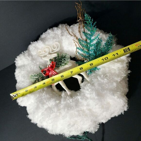Lighted Faux fur deer Christmas wreath - Picture 9 of 9